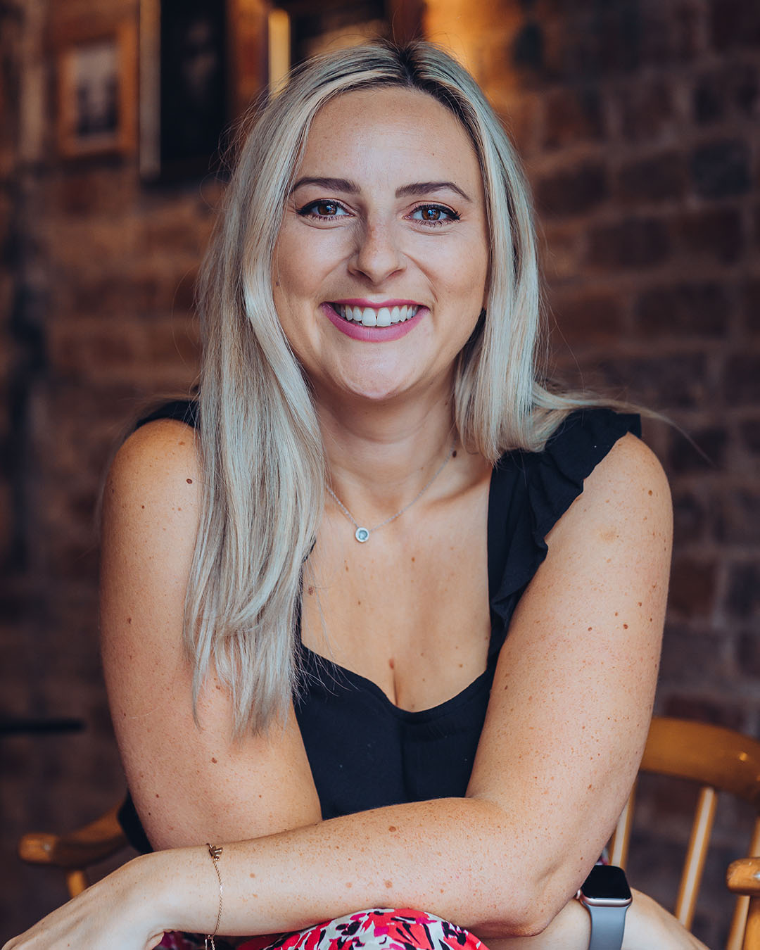 Holly Wood Business Mentor and Digital Marketing Expert-Profile