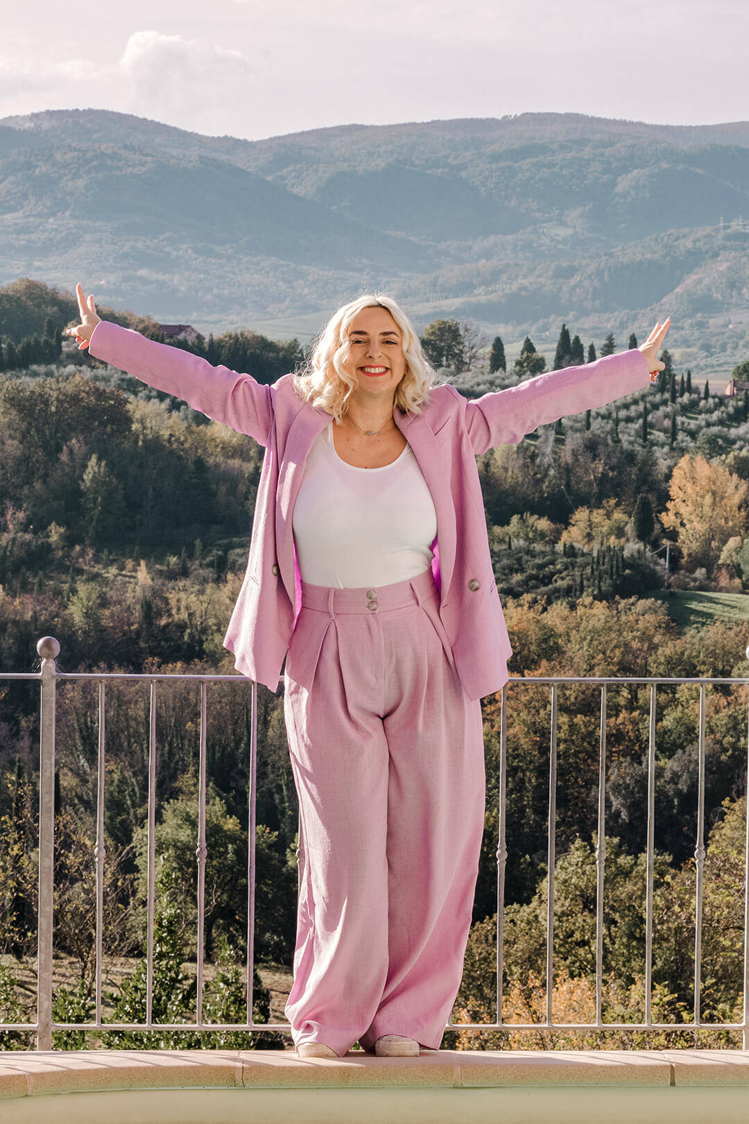 Holly Wood - Flourish mentor Positive psychology coach Holly Wood Flourish Mentor celebrating in Tuscan Retreat